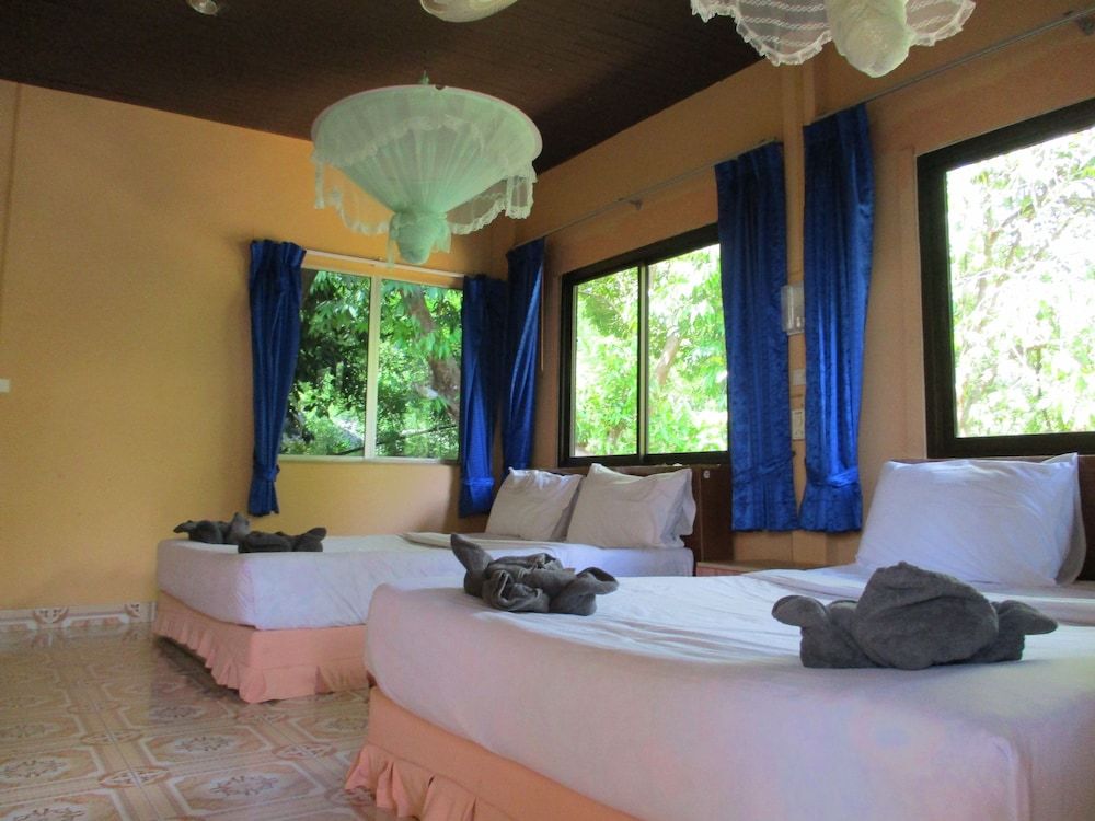 Family Room, 2 Queen Beds, Garden Area