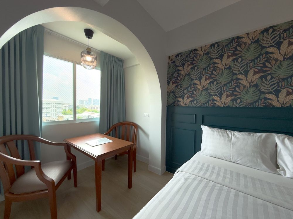 Regent Ramkhamhaeng Superior Double Room 2