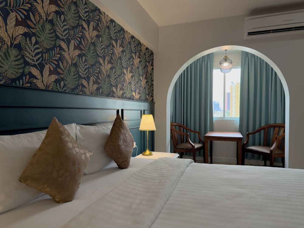 Regent Ramkhamhaeng Superior Double Room 4