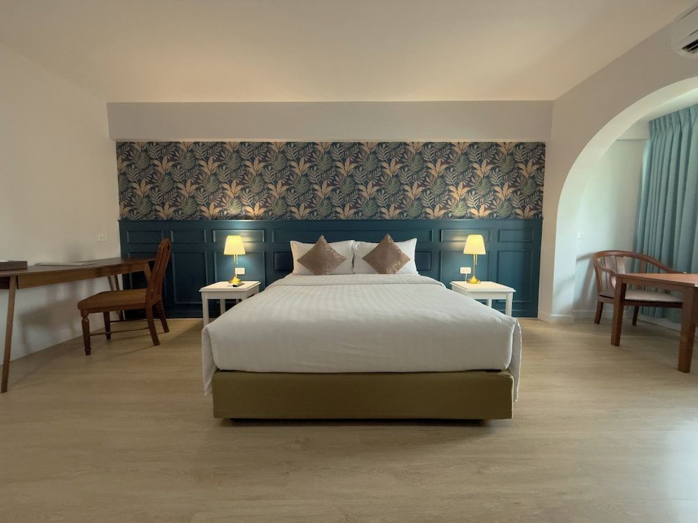 Regent Ramkhamhaeng Superior Double Room 7