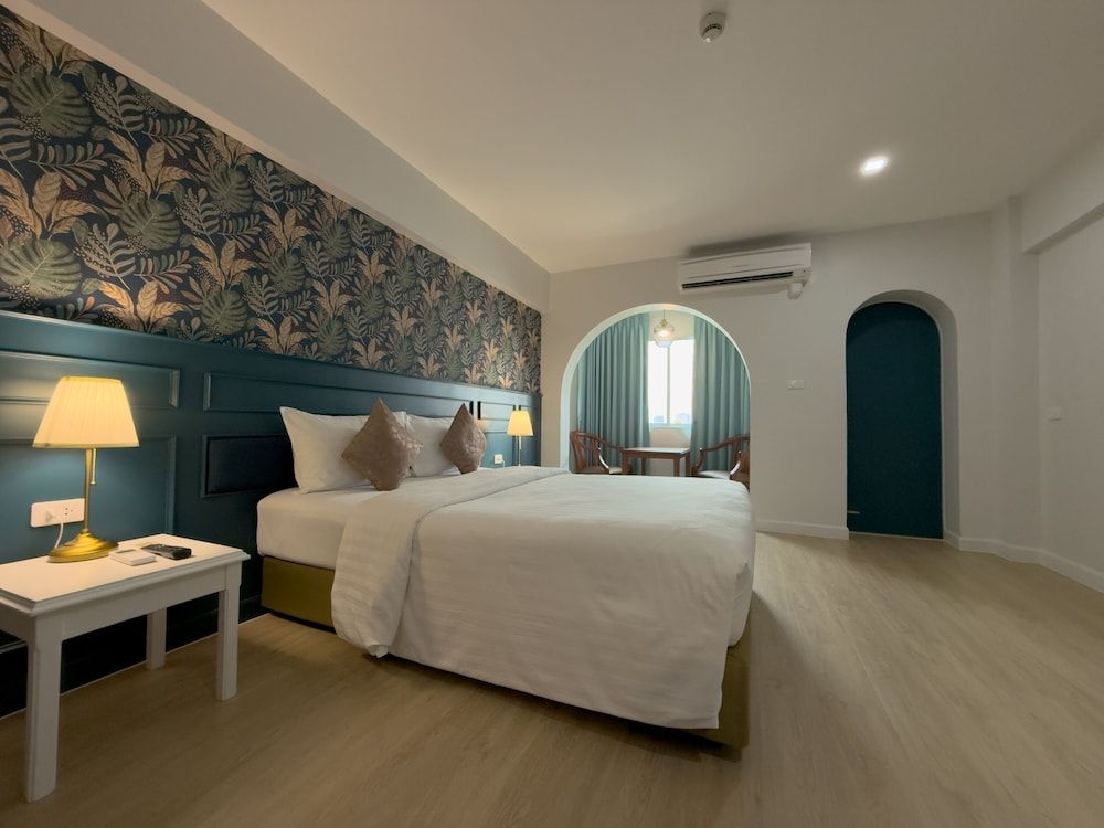 Regent Ramkhamhaeng Superior Double Room 3