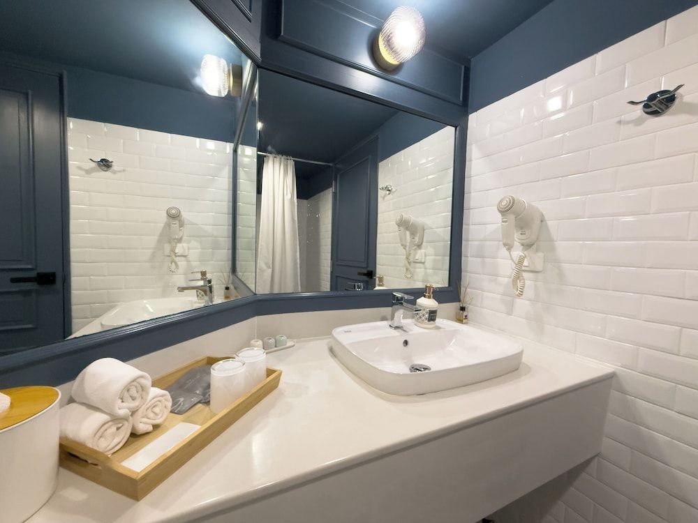 Regent Ramkhamhaeng Deluxe Triple Room 6