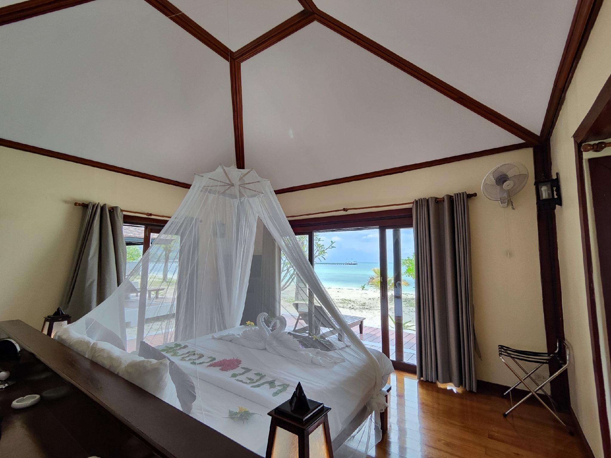 Koh Mook Sivalai Beach Resort Deluxe Beachfront King Room 2