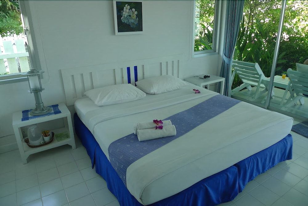 Blue Sky Resort Deluxe Room 4