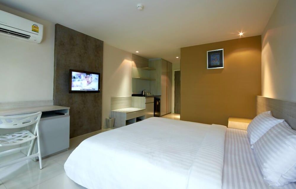 The Present Sathorn Studio, 1 Double Bed