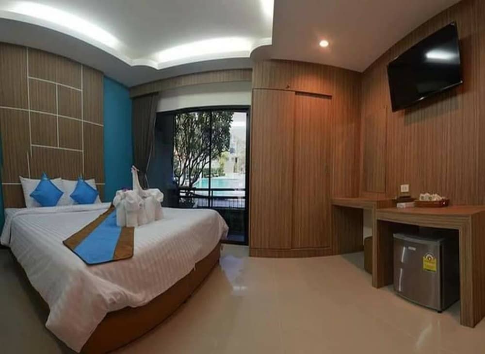 Deluxe Double Room, Pool View