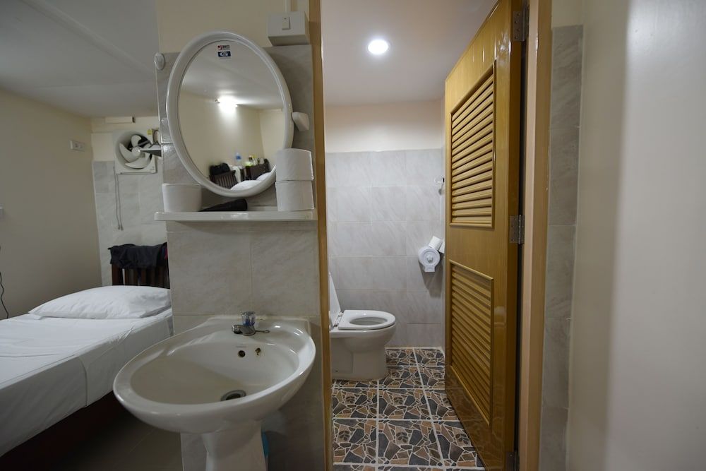 B Place Guesthouse Comfort Shared Dormitory, Private Bathroom 4
