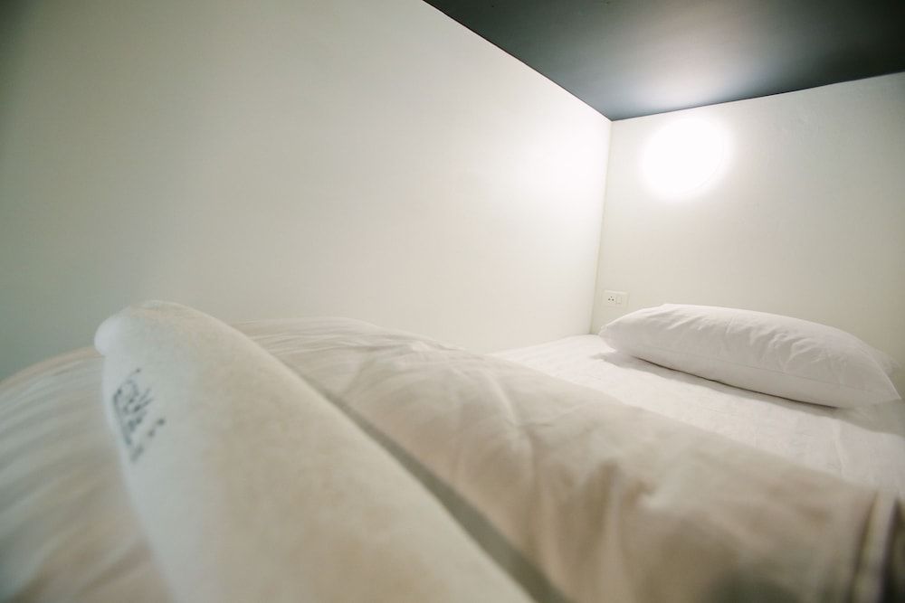 Give Me 5 Hostel Mixed Dorm