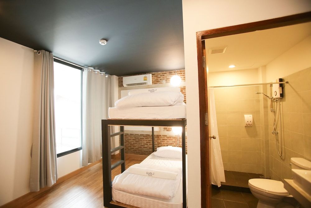 undefined Give Me 5 Hostel 9