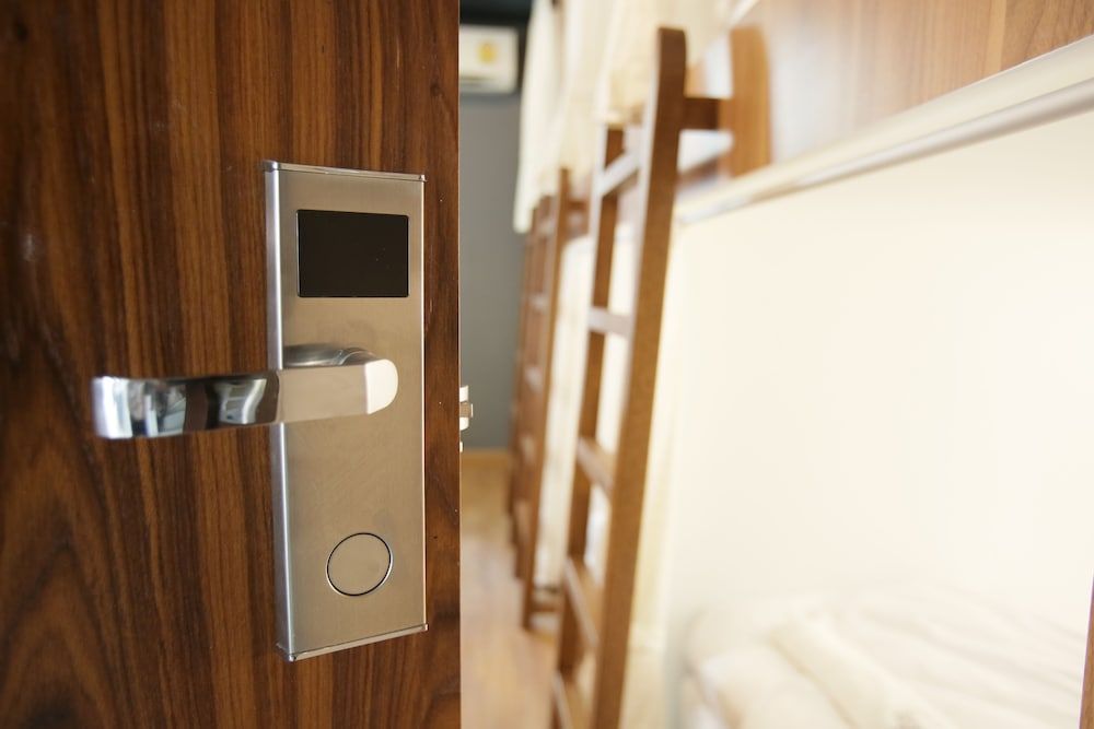 Give Me 5 Hostel Mixed Dorm 12