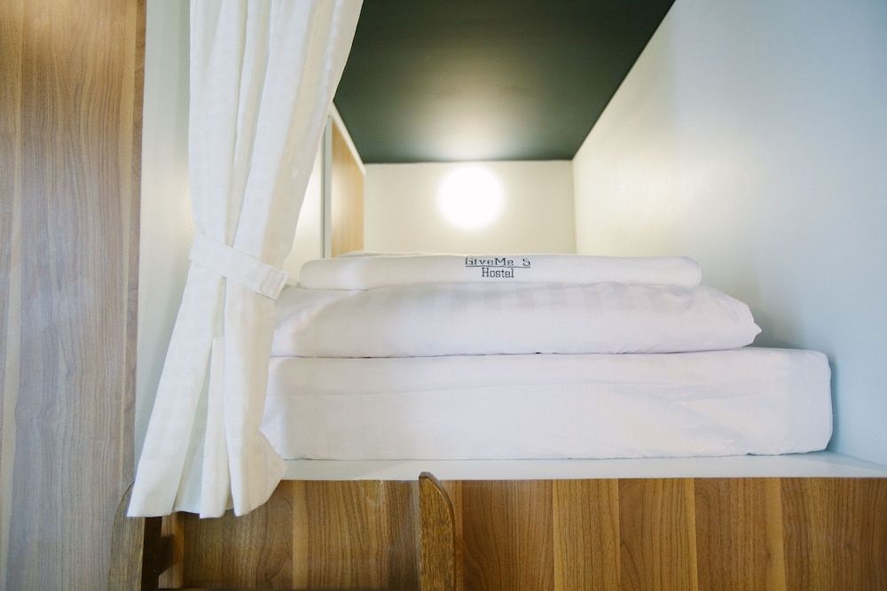 Give Me 5 Hostel Mixed Dorm 3