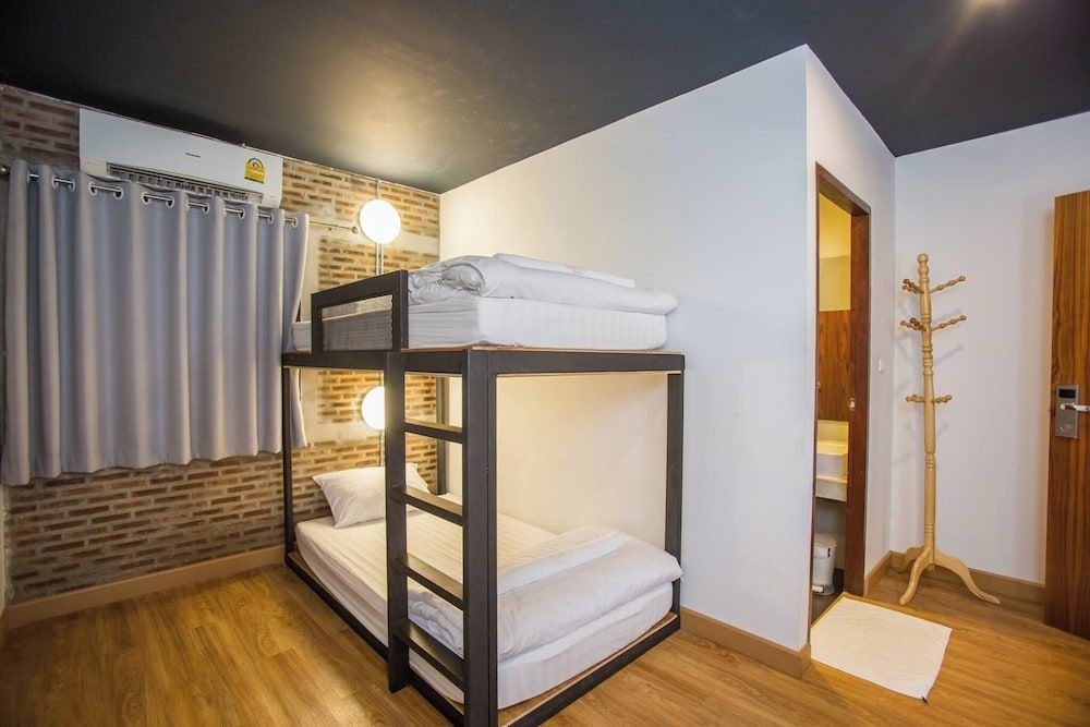undefined Give Me 5 Hostel