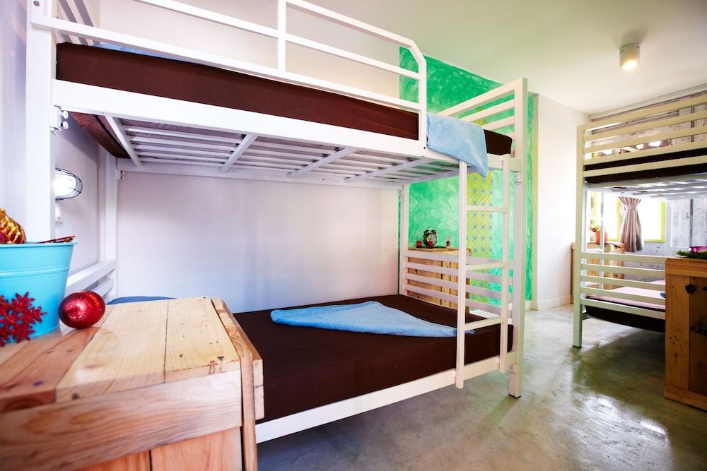 WH Hostel 2 Bed Private with Shared Bathroom 2