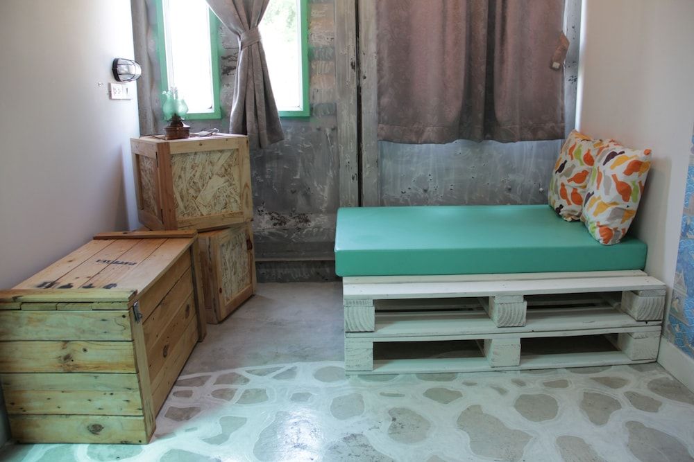 WH Hostel 2 Bed Private with Shared Bathroom 5