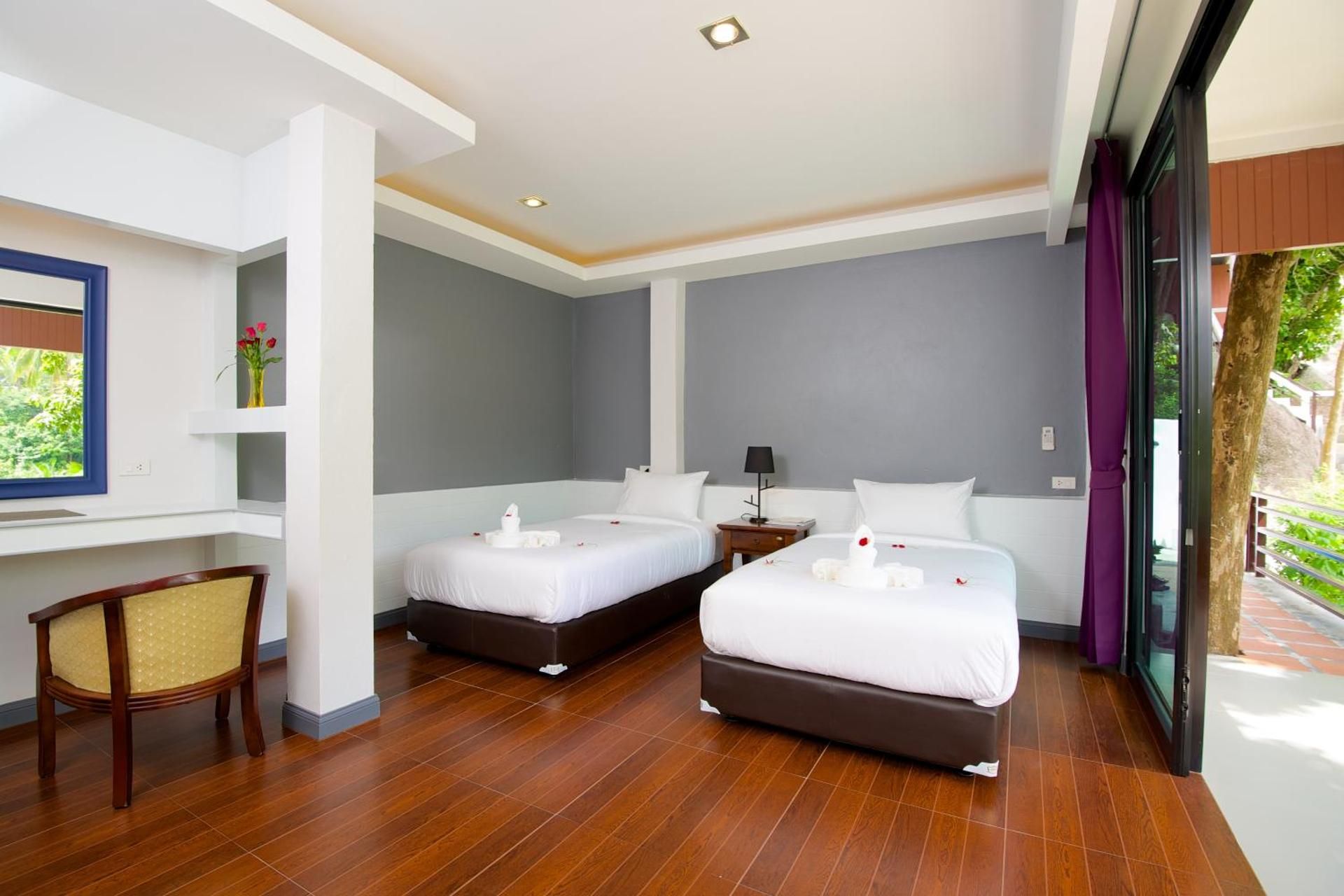 Villa with Garden View