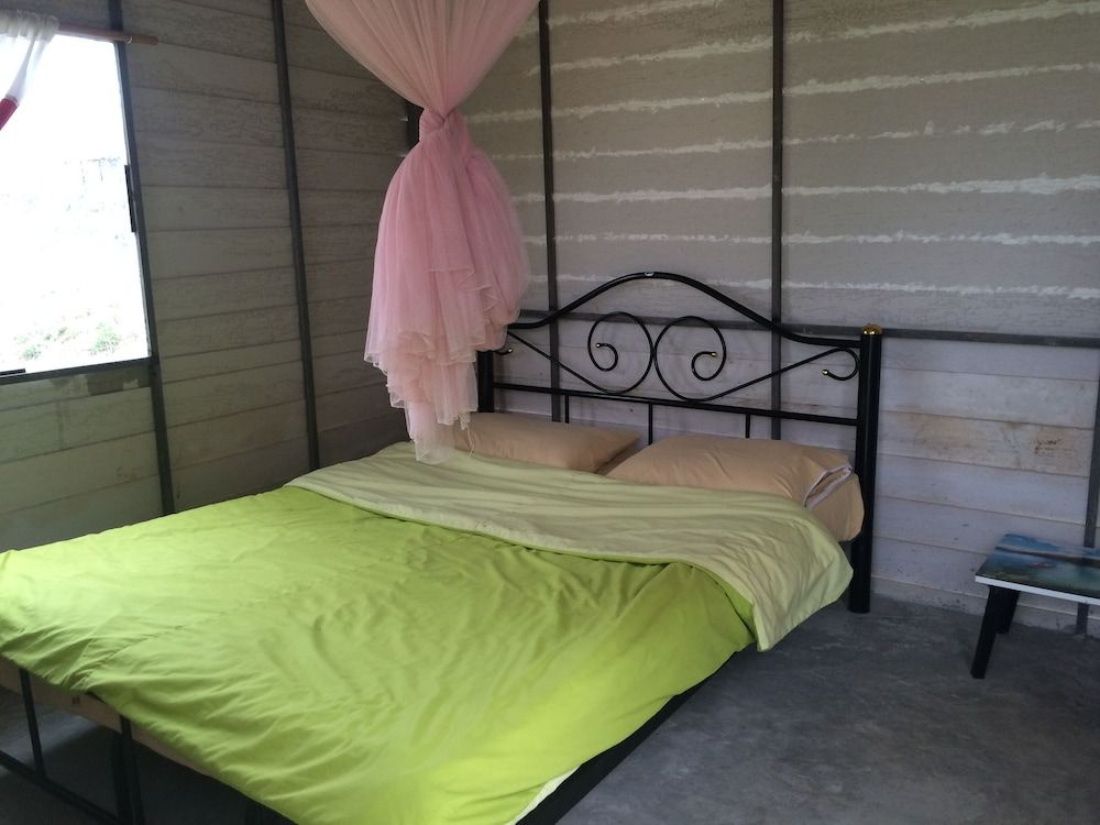 Standard Double Fan with Shared Bathroom