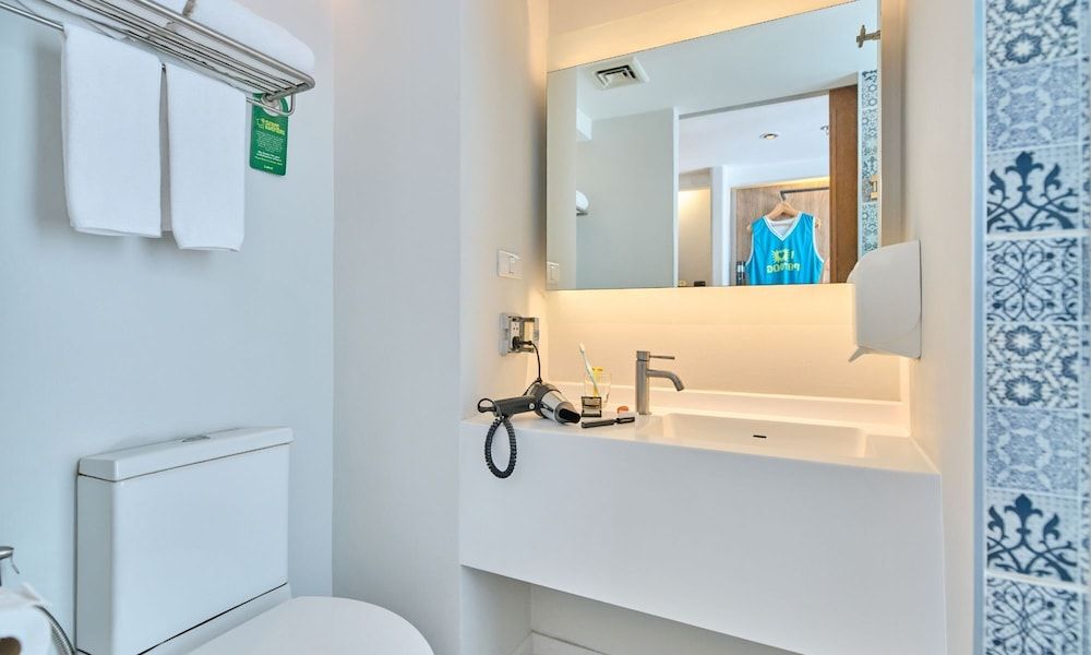 Lub d Phuket Patong The Compact King - Superior King Room 8