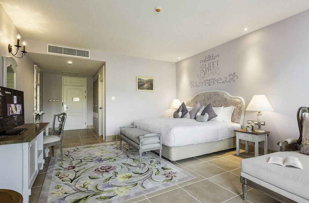 Deluxe Room, Pool View