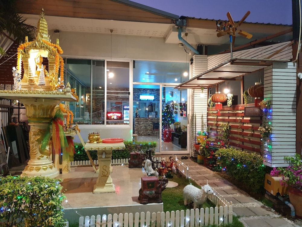 undefined Friend's House Resort 3