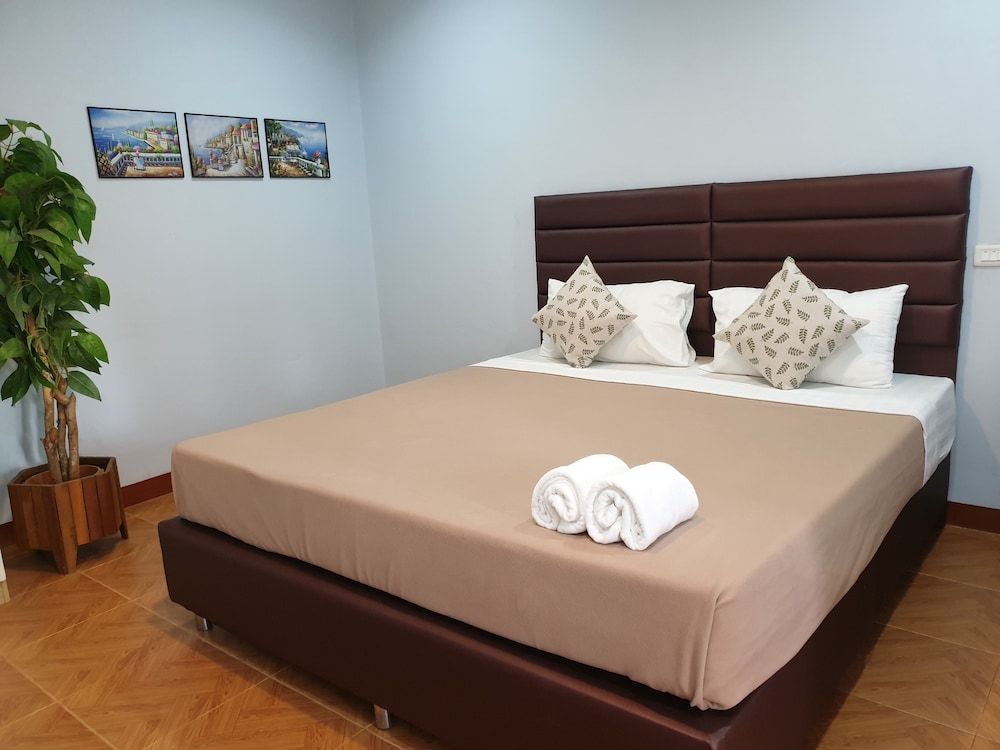 undefined Friend's House Resort 4