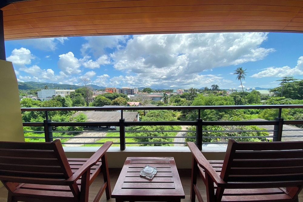 Aqua Resort Deluxe Twin Room 4