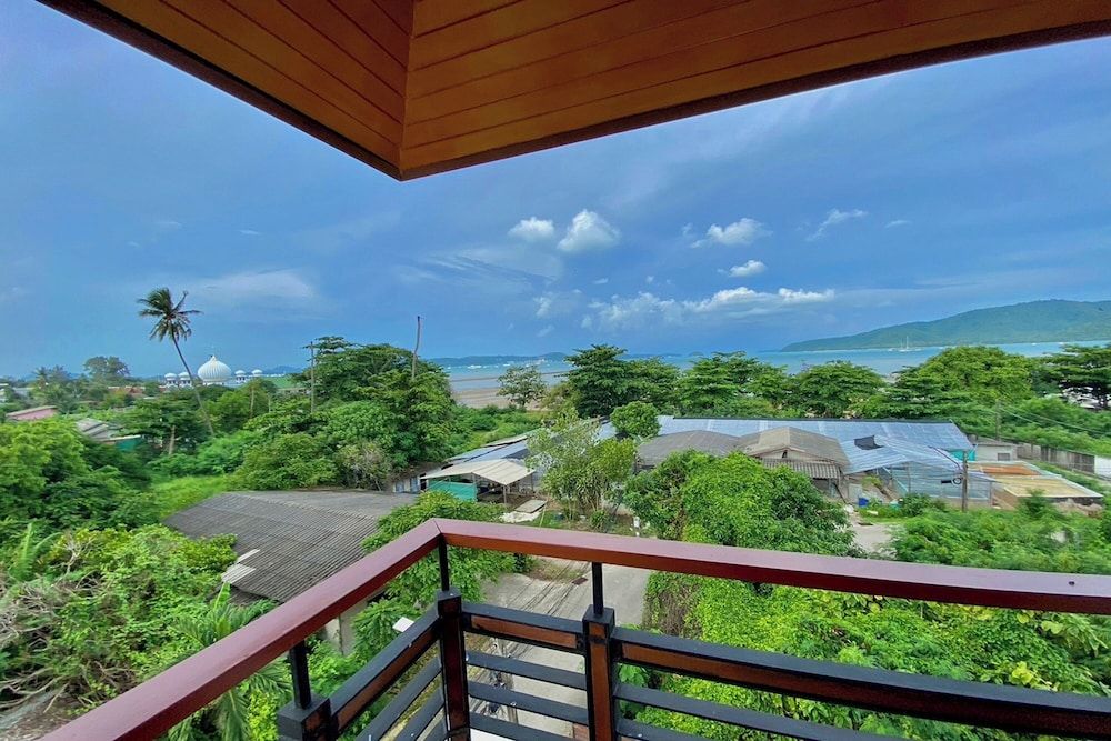 Aqua Resort Deluxe Sea View 9