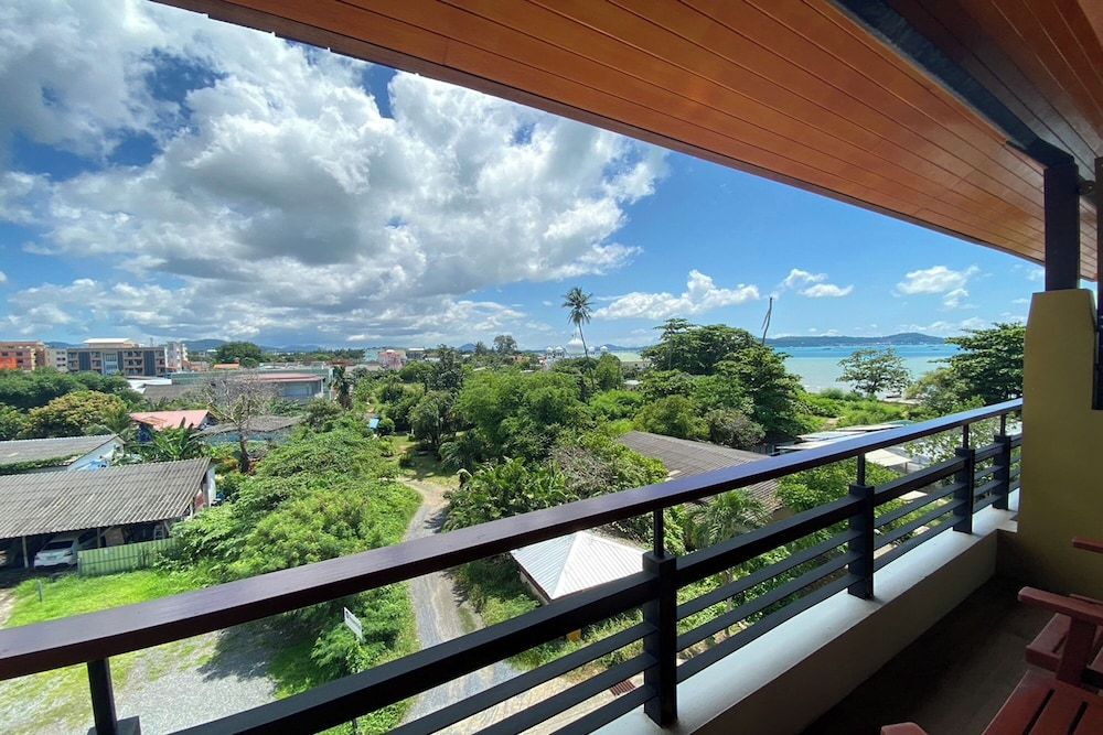 Aqua Resort Deluxe Twin Room 5