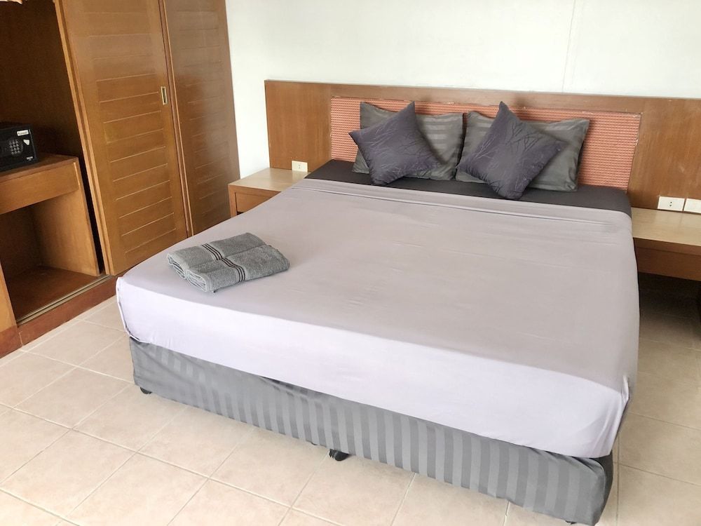 undefined Benjamin Resort 8