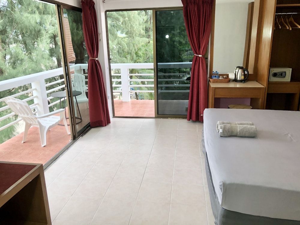 undefined Benjamin Resort 6