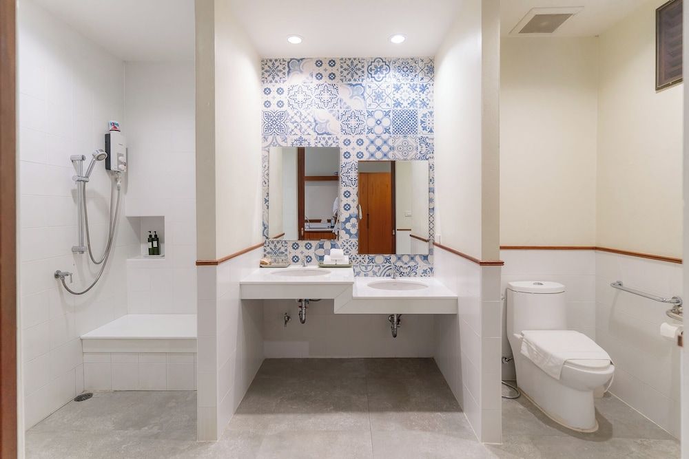 Baan Imm Sook Resort Deluxe Triple Room, 1 Bedroom, Balcony, Garden View 12