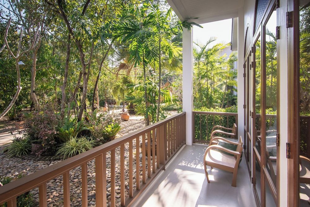 Baan Imm Sook Resort Deluxe Triple Room, 1 Bedroom, Balcony, Garden View 9