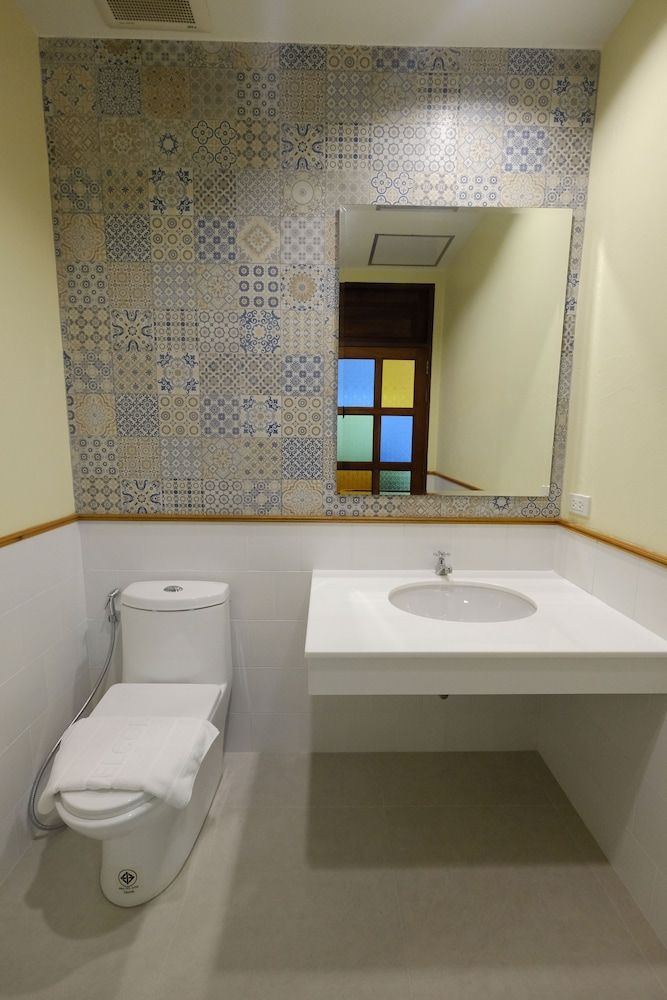 Baan Imm Sook Resort Deluxe Double Room, 1 King Bed, Refrigerator, Garden View 10