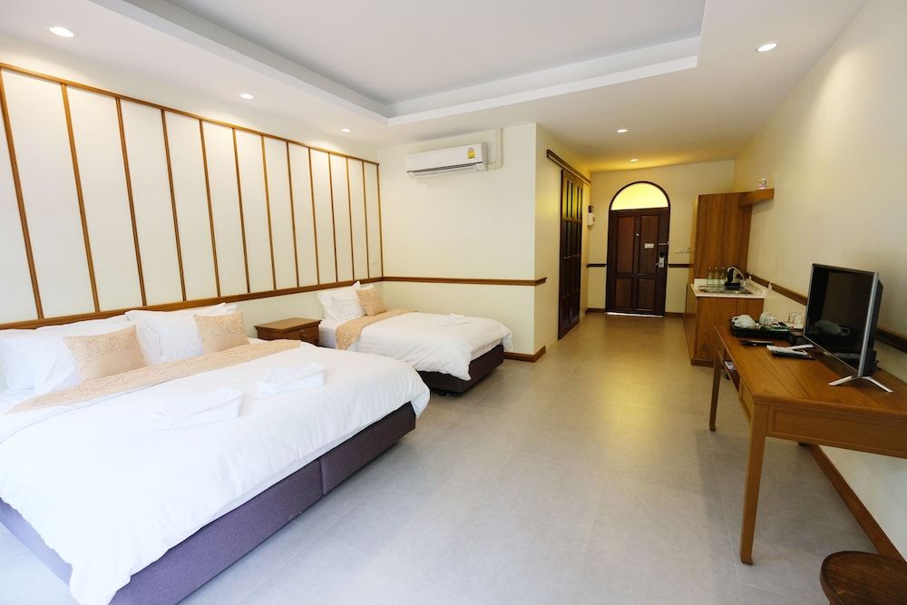 Baan Imm Sook Resort Deluxe Triple Room, 1 Bedroom, Balcony, Garden View 4