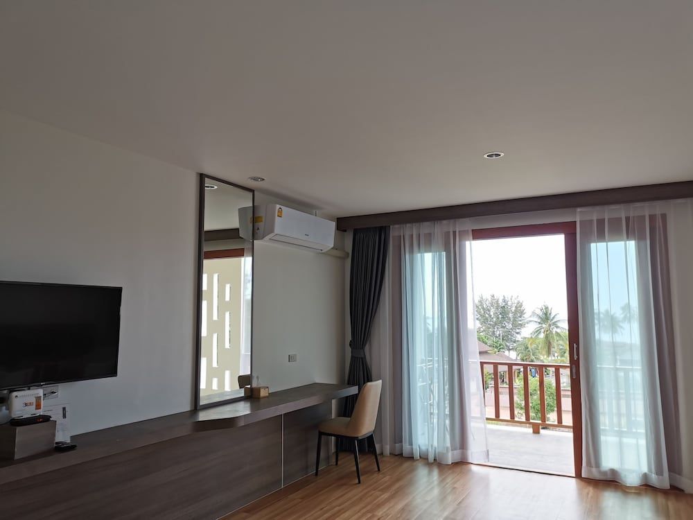 Nana Beach Hotel Superior Room 5