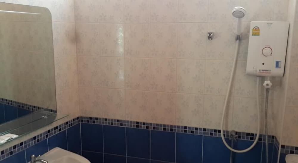 Kham Phai House Standard Triple Room 8