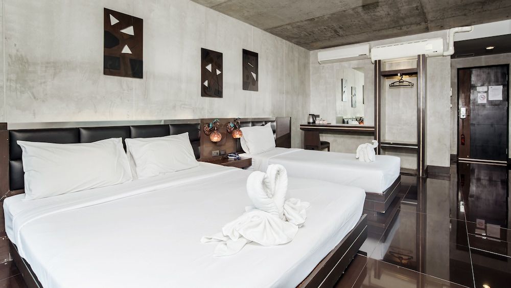 undefined B2 Black Business & Budget Hotel 4