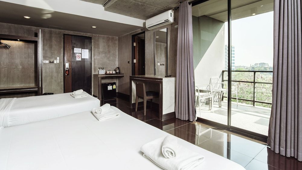 undefined B2 Black Business & Budget Hotel 8