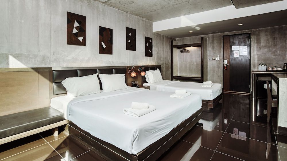 undefined B2 Black Business & Budget Hotel 6