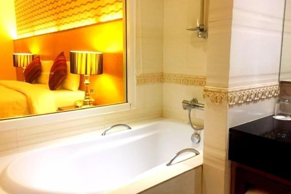 Grand lord Boutique Hotel Deluxe Double Room, 1 Double Bed 4