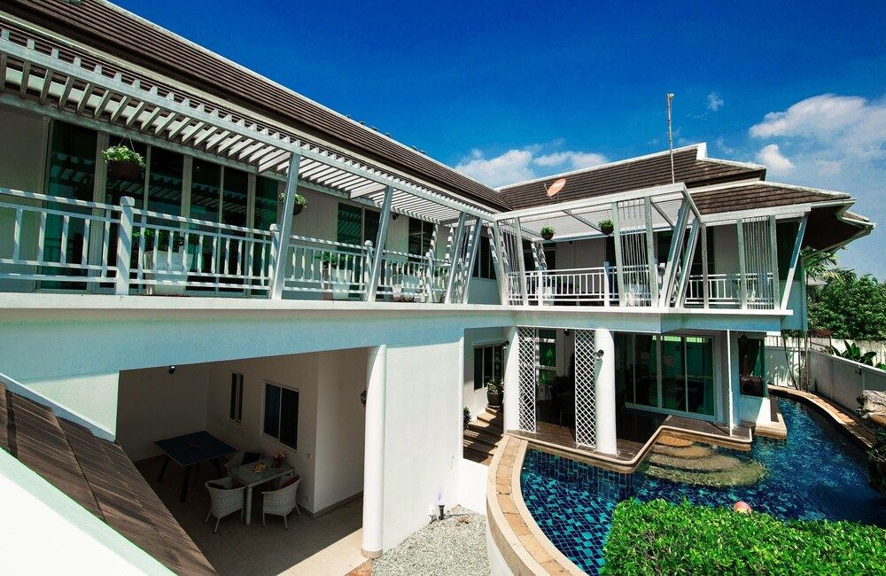 undefined PARADISE Pool Villa Pattaya in Tropicana Village 5