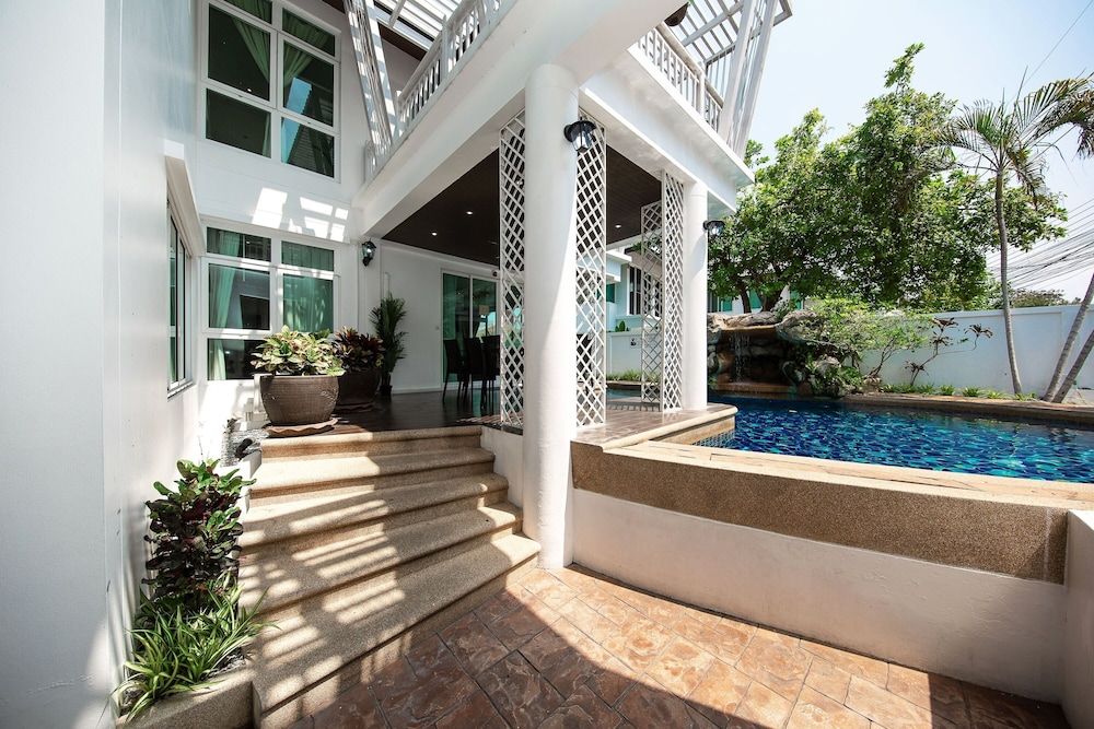 undefined PARADISE Pool Villa Pattaya in Tropicana Village 5