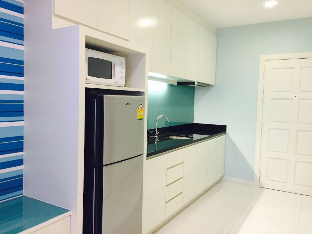 View Talay 6 Condominium by Honey Studio, Kitchenette 15