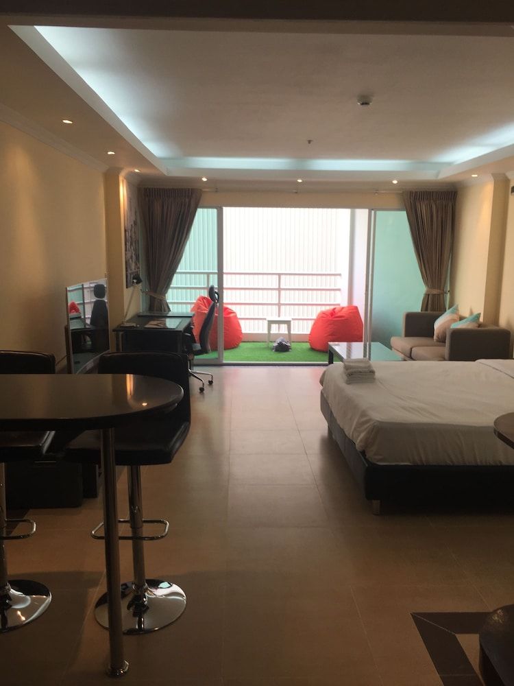 View Talay 6 Condominium by Honey Studio, Kitchenette 5