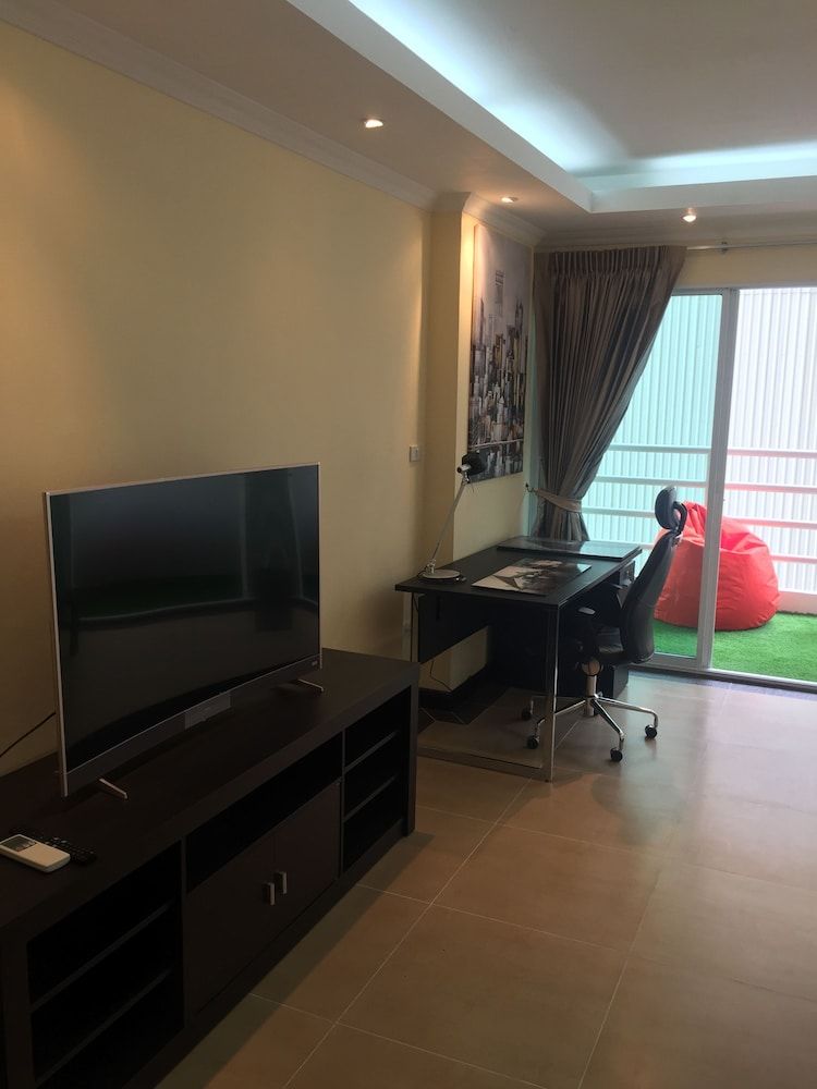 View Talay 6 Condominium by Honey Studio, Kitchenette 16