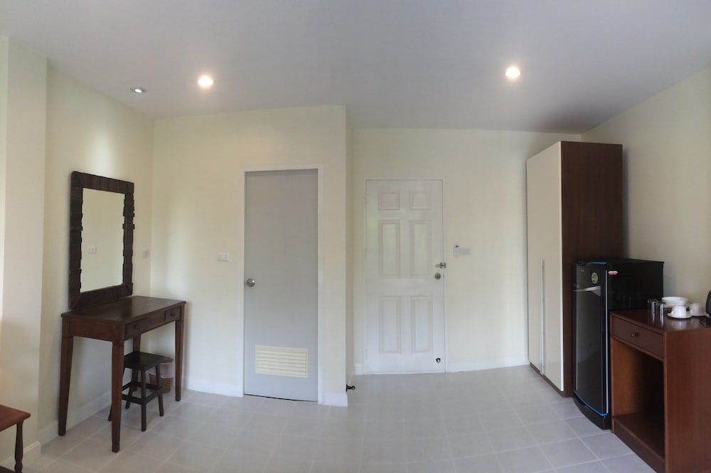 undefined Glitter House 4