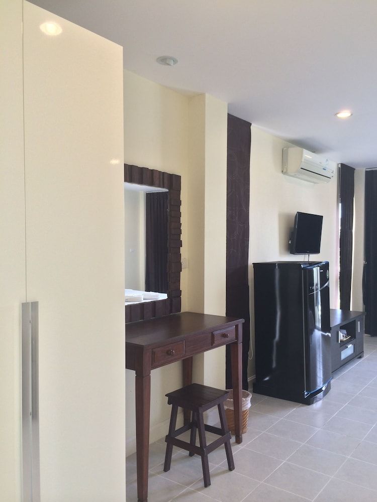 undefined Glitter House 5