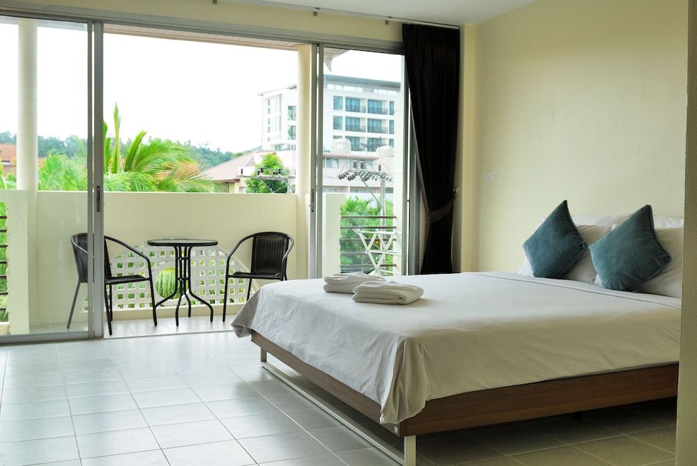 undefined Glitter House 9