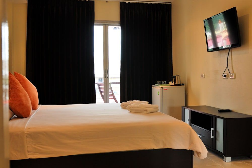 undefined Glitter House 7