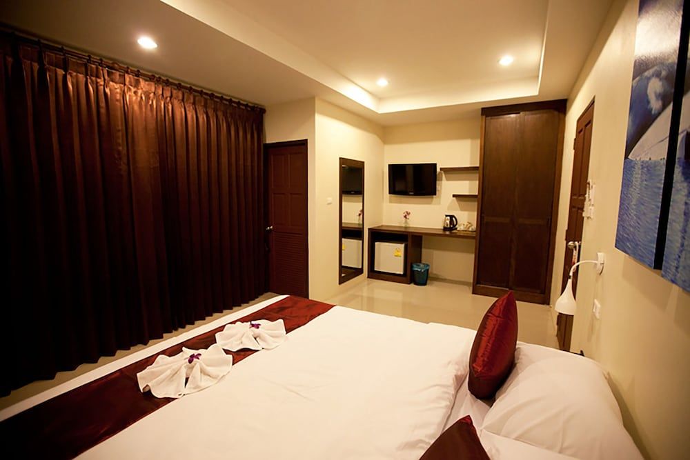 At Kamala Hotel Superior Double Room 4