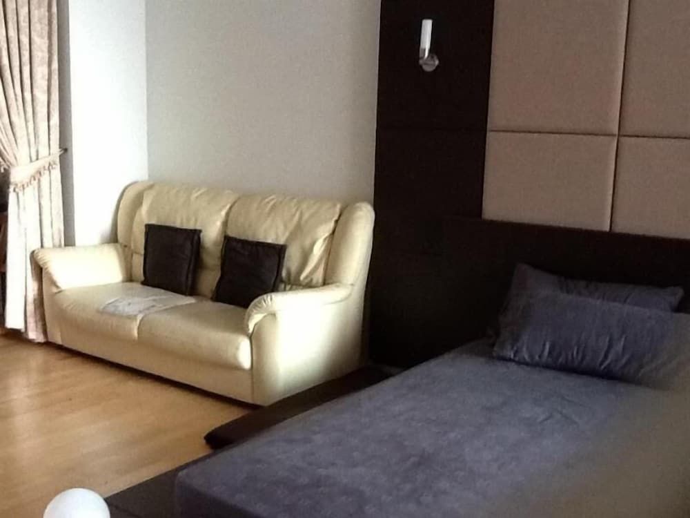 Baan Sathorn Riverfront Apartment, Pool View 9